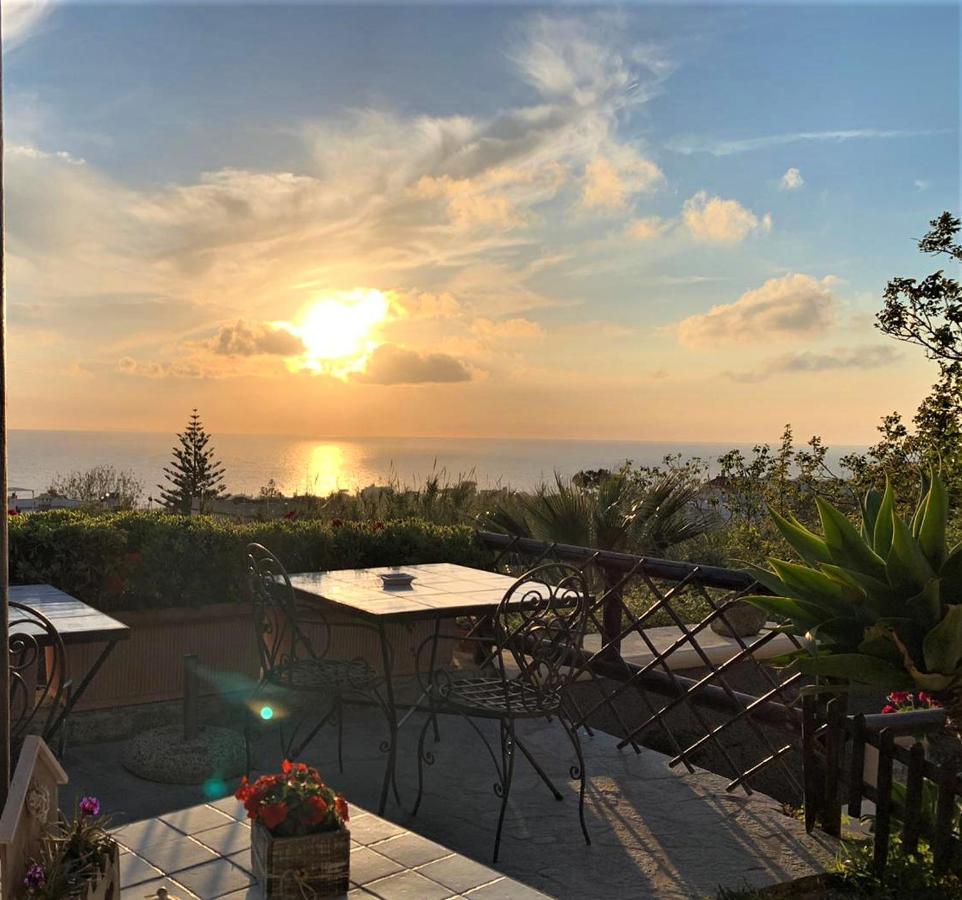 La Terrazzina Sul Tramonto Bed & Breakfast Forio  ภายนอก รูปภาพ